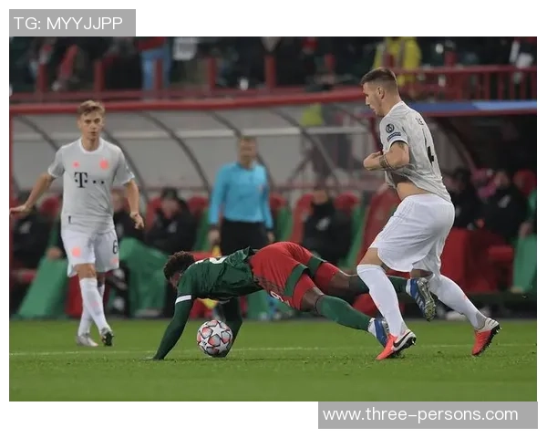 2020年拜仁与巴塞罗那对决的比赛场地回顾与分析